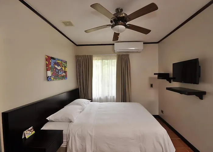 Colono Beach Hotel 3*