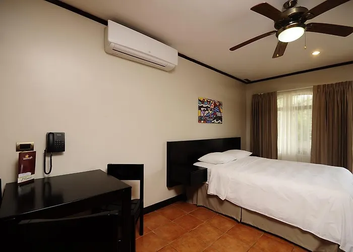 Colono Beach Hotel